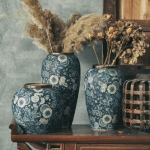 Grands vase posés au sol en céramique blanc et bleu à fleurs de forme ronde