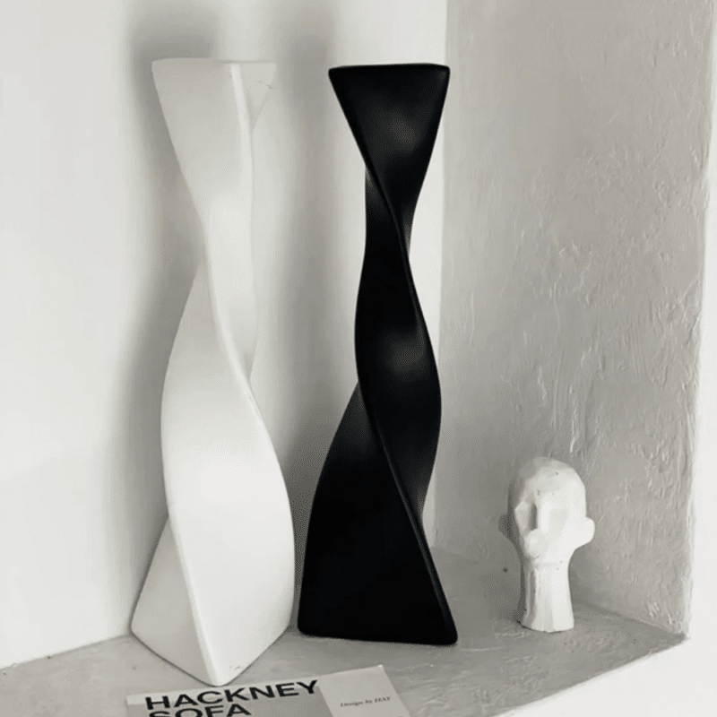 Vase à poser au sol moderne de forme torsadé