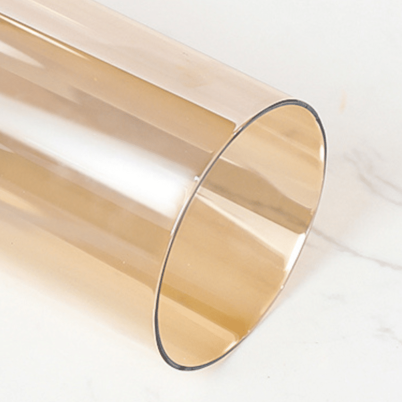 Vase transparent moderne en tube de verre et support doré