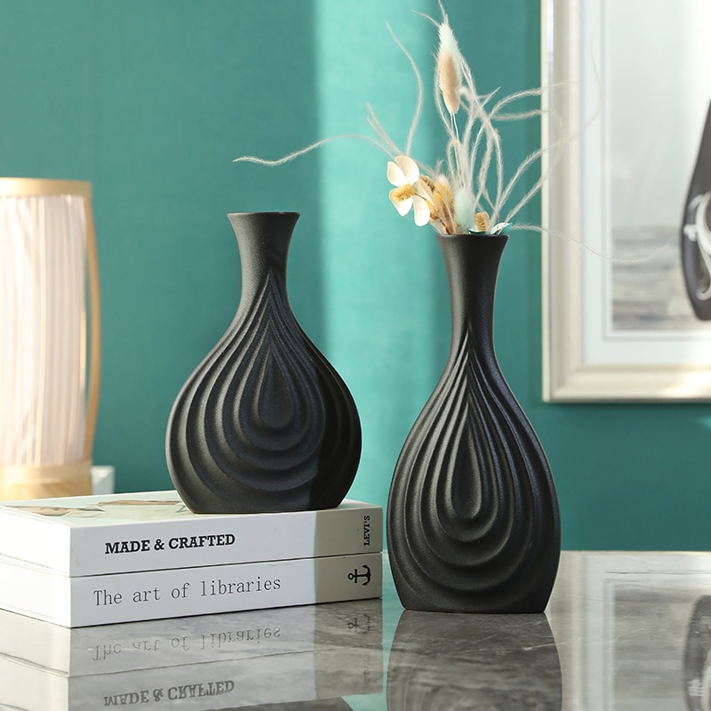 Vase en céramique noir minimaliste - MON JOLI VASE