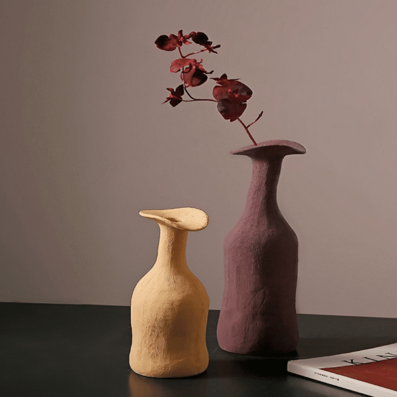 Vase moderne style Morandi en forme de bouteille