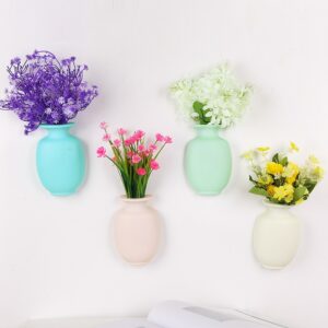 Vase suspendu en silicone pouvant être collé sur un mur. Ces petits vases originaux permettent d'habiller votre intérieur en végétalisant murs facilement. Vous pouvez aussi les utiliser à l'extérieur. Disponible en bleu, rose, vert ou blanc, ces petites vases raviront vos petits bouquets colorés.